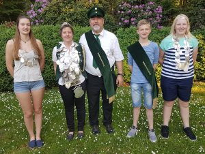 Jugendkönigin Ida Rosenow, Schützenkönigin Christina Einfeldt, König Martin Einfeldt, Kinderkönig Sebastian Fuest und Kinderschützenkönigin Marie ter Heide